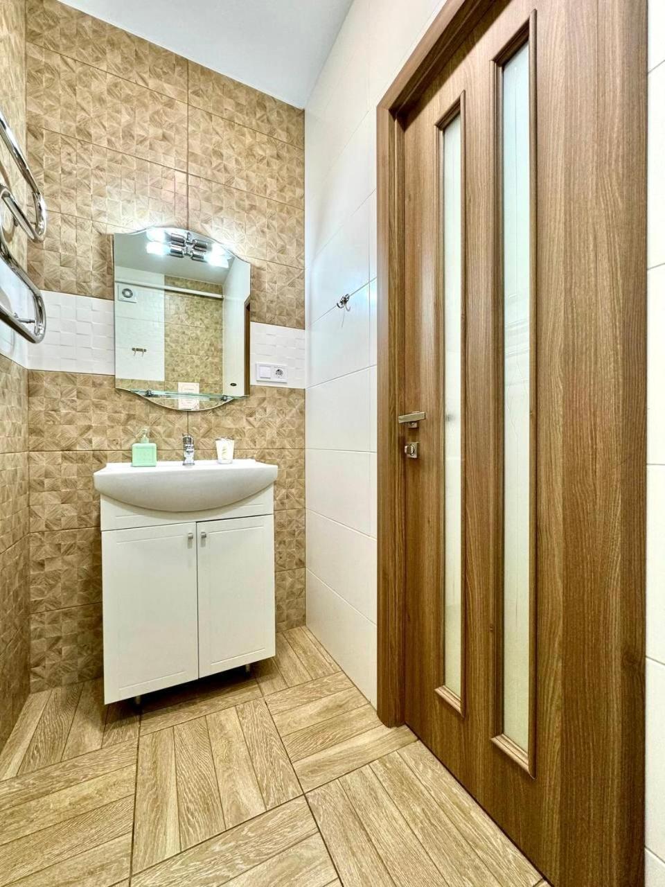 Apartpoltava Витончені Апартаменти Біля Лялькового Театру, Звітна Документація Для Відрядження, Банківський Чек Esterno foto