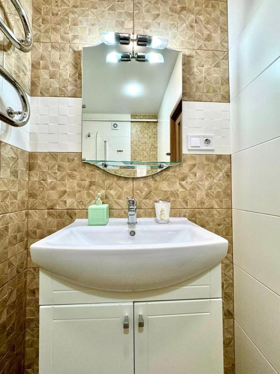 Apartpoltava Витончені Апартаменти Біля Лялькового Театру, Звітна Документація Для Відрядження, Банківський Чек Esterno foto